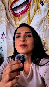 ¡Uy no, ni te agaches! #Personas #ChingazoDeBesos #DalilahPolanco