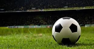 Karena dribbling adalah salah satu teknik dasar dalam sepak bola. Sepak Bola Sports Quiz Quizizz