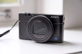 The canon powershot g9 x mark ii is a highly compact, powerful beginner camera and the best point and shoot camera under $500. The Sony Rx100 Vii Is The Best Compact Camera You Can Buy Techcrunch