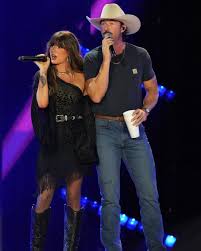 When Ella Langley and Riley Green hit the stage together at CMA Fest, you  know it's about to get loud💥