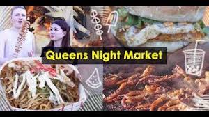 Ngoài các trung tâm mua sắm, các cửa hàng tiện lợi thì ramly burger còn được bán đại trà theo dạng thức ăn đường phố nên đây là món ăn được đông. New Yorkers Are Paying Rm51 For A Ramly Burger