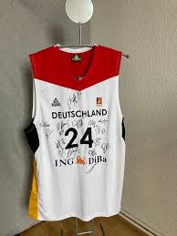 She also plays for the german national team, with which she won two european titles. Basketball In Halle Saale Posts Facebook