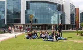 Ege üniversitesi tıp fakültesi ve dokuz eylül üniversitesi tıp fakültesi bu şehirde bulunan devlet tıp fakültelerinden bazılarıdır. Gediz Universitesi Hastane Ve Teknopark Kuracak Emlakdream