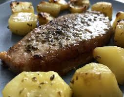 Kreas Me Patates Sto Fourno Un Vrai Delice Retrouvez La Recette Bientot Sur Poupadou Com Epiceriefine Produitsgrecs Greek Food Meat Pork