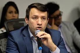 Rodrigo Roca deixa a defesa de Anderson Torres