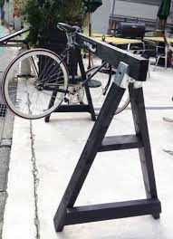 街角スナップ 自転車のためのソーホースブラケット ソーホースブラケット ソーホース 自転車スタンド