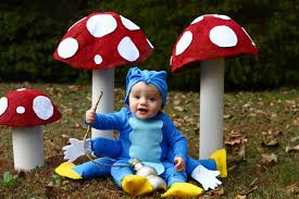 I love to make my own costumes and i saw a large plastic clock at a costume store and the alice in wonderland idea was born. Family Alice In Wonderland Costumes With Easy Diy Tutorials