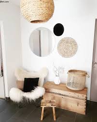 Scandi Vibes In Diesem Flur Stimmt Einfach Jedes Detail Die Schone Rattanleuchte Fur Stimmungsvolles Licht Tolle Deko Begehbarer Kleiderschrank Kleiner Raum