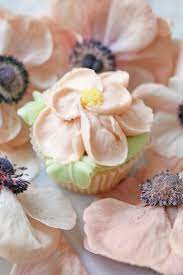 Magnolia Flower Cupcake For Mother S Day Magnolias Bakery Flower Cupcakes Bakery