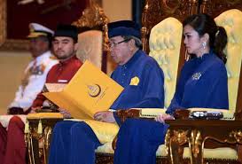 Mereka yang dilahirkan atau menetap lebih 10 tahun di selangor layak mendapatkan rawatan di 1,000 klinik. Sultan Selangor Mahu Exco Jalankan Tugas Ikut Undang Undang Utusan Borneo Online