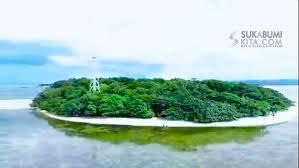 Beberapa objek wisata di sekitar ujung genteng yang akan anda kunjungi bersama blakrax trip adalah curug cikaso, pantai cibuaya, pangumbahan, penangkaran penyu dan amanda ratu. Pantai Tenda Biru Ujungnya Ujung Genteng Jadi Tempat Wisata Baru Di Pajampangan Sukabumi Kita Sukabumi Kita