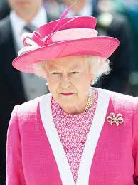 Queen Elizabeth Ii So Pretty In Pink She Always Dresses So Colorful I Think That Is Awesome Very Classy O Queen Elizabeth Her Majesty The Queen Queen Hat