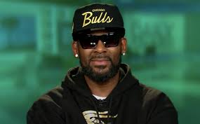 Kelly has stood trial on sexual offences once, being acquitted of child pornography charges by a jury in 2008. Ø³ÙŠØªÙ… Ù†Ù‚Ù„ R Kelly Ø¥Ù„Ù‰ Ù…Ø¯ÙŠÙ†Ø© Ù†ÙŠÙˆÙŠÙˆØ±Ùƒ Ù„Ù…Ø­Ø§ÙƒÙ…Ø© Ø§Ù„Ø§ØªØ¬Ø§Ø± Ø¨Ø§Ù„Ø¬Ù†Ø³ Algulf