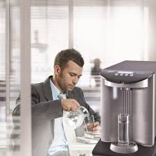 Si tratta di una semplice bottiglia da riempire con acqua di rubinetto, per poi inserire il tappo che contiene anidride carbonica e premerlo. Erogatori Acqua Per Casa Ristoranti Bar E Ufficio Fredda Frizzante Gassata E Naturale Refrigeratori Idronord By Maister