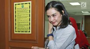 Ibnu jamil digugat cerai oleh sang istri yang bernama ade maya. Ade Maya Masih Berharap Rujuk Dengan Ibnu Jamil