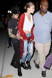Gigi hadid's height and weight. Downcast Zayn Malik Hides Behind Girlfriend Gigi Hadid After Pulling Out Of Dubai Gig Due To Anxiety Battle Daily Mail Online