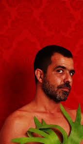 Claudio Lima canta com a lira em novo show