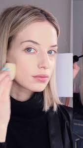 Este maquillaje muy fácil de hacer y en tendencia es TODO lo que necesitas  para verte ojazos y súper buena cara en las videollamadas con tus amigas