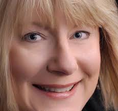 Julie Mangano's Instagram, Twitter & Facebook