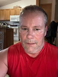 Today's work out warrior is Jordan Calflooking. Jordan is very dedicated to  his health working extremely hard in the gym never an excuse he will even  bring his daughter with him great