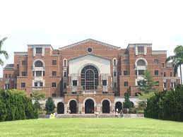 台湾大学简介：位于台湾省台北市的一所研究型公立综合大学，素有台湾第一学府之称。 精华地标推荐：澳大利亚霍克斯伯里河 卢浦大桥 巴伐利亚歌剧院 光岳楼 阿美琳堡宫 吉菲昂喷泉 富乐山公园 林则徐纪念馆 珍珠楼 瓦萨战舰博物馆 万象塔銮寺 皓月园 巴黎老佛爷 å›½ç«‹å°æ¹¾å¤§å­¦æ—¥æœ¬äººä¼š Photos Facebook