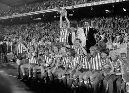 «ifk göteborg 1982 » 65 matcher, varav 43 segrar, 14 oavgjorda, och 8 förluster inför 621 352* åskådare. Allsvensk Motstandare 2021 Ifk Goteborg Halmstads Bk