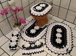 Lindo Jogo De Banheiro Confeccionado Em Croche No Barbante Nº 6 Nas Cores Preto E Branco 5 Pec Jogos De Banheiro Jogos De Banheiro Croche Jogos De Croche