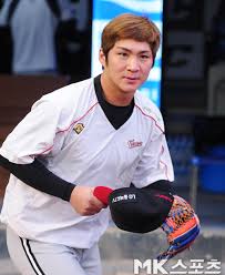 유강남 이형종 정주현 오지환 이천웅 김민성 라모스 등은 아직 기대에 못 미치는 편이다. ì˜¤ì§€í™˜ ê²°í˜¼ ë¶€ì¸ ê¹€ì˜ì€