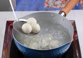 Cilok merupakan jajanan yang terbuat dari bahan tepung nah, itu tadi cara bikin cilok bumbu kacang sederhana. Simak Resep Cilok Goang Cilok Dalam Kuah Pedas Yang Bikin Nagih Bukareview
