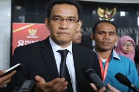 Sebelumnya, refly harun menilai presiden jokowi tidak semestinya menambah staf khusus dari kalangan milenial. Goriau Terkait Undangan Hemas Refly Harun Sekjen Dpd Bimbang Dan Tidak Netral
