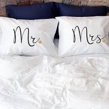 Regalos útiles para recién casados: Sr Y La Senora Pillowcases Regalo Para Recien Casados 2o Ano Etsy