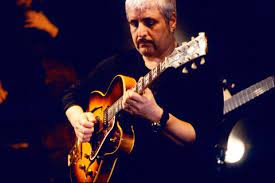Chitarrista di formazione blues, è stato, a cavallo degli anni settanta e ottanta, uno dei musicisti più innovativi del panorama italiano. Pino Daniele Le 10 Canzoni Piu Belle Di Sempre