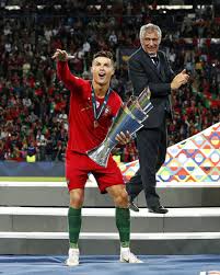 5 de febrero de 1985), más conocido como cristiano ronaldo, es un futbolista portugués que juega como delantero en la juventus f. Teamcronaldo V Twitter Fernando Santos Portugal National Team Is Cristiano Ronaldo And 10 Other Players He Is A Great Example In Training As Well As In His Speech To His