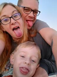 can someone photoshop my ex being removed?