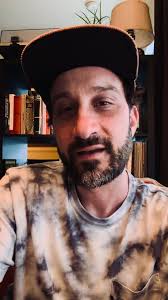 Exploring Erwin Schrödinger's Singular Consciousness Idea