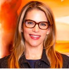 Lisa Sealey's Instagram, Twitter & Facebook