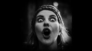 Bloody Glamping: el humor es cosa seria