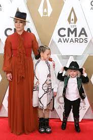 P!nk & willow sage hart. Pink Nach Tochter Willow Erobert Sohn Jameson Den Roten Teppich Gala De