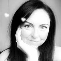 Charlene Lind's Instagram, Twitter & Facebook