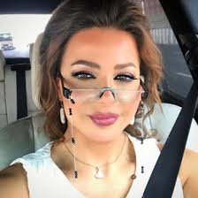 قالت الفنانة سوزان نجم الدين، إنها حتى الآن لم تحصل الطلاق من زوجها بسبب خلفية أرائها السياسية، ولكنها كانت منفصلة عنه بسبب عدد من الظروف الصعبة بجانب الأراء السياسية، «لحد ما مات وأنا كنت على ذمته، وأنا دلوقتي أرملة وورثت كتير جدا في أمريكا. Ø³ÙˆØ²Ø§Ù† Ù†Ø¬Ù… Ø§Ù„Ø¯ÙŠÙ† Ø¹Ù…Ø±Ù‡Ø§ ÙƒÙ†Ø¬ ÙƒÙˆÙ†Ø¬