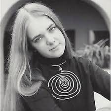 Laurel Burch's Instagram, Twitter & Facebook