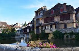 Salies De Bearn Une Commune Des Pyrenees Atlantiques Au Cadre Exceptionnel Villes En France