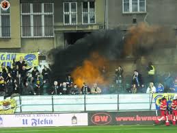 Naopak teplice po třech domácích ligových výhrách za sebou tentokrát neuspěly a zůstaly desáté s pětibodovým náskokem na bohemians. Bohemians 1905 Gegen Fk Teplice Faszination Fankurve