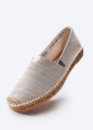 How To Stretch Shoes That Are Too Small | Self