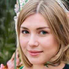 Hazel Curry's Instagram, Twitter & Facebook