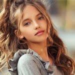 Jolene Connors's Instagram, Twitter & Facebook