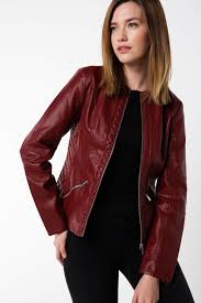 Defacto Marka Suni Deri Ceket Trend Modeli Ile Sik Bir Tasarima Sahip Rahat Kalibi Ile Uzerinizde Fit Bir Gorunum Saglayac Style Fashion Red Leather Jacket