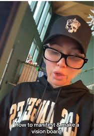 Making A Vision Board As A Yong Mom of 1