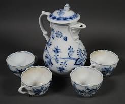Meissen (germany) blue onion (gold trim) at replacements, ltd., with links to blue onion (gold trim) online pattern registration form, images of more than 425,000 china, crystal, silver and collectible patterns, specialty items for sale, silver hollowware, christmas ornaments, and much more! Lot Art Meissen Blue Onion Teapot And 4 Tea Cups