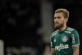 O atleta lucas lima ficará afastado das atividades no palmeiras pelo prazo que o departamento de futebol entender necessário. Sem Espaco Com Abel Lucas Lima Deve Deixar O Palmeiras E Jogar Fora Do Pais